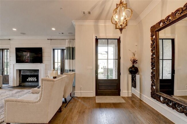 Building Photo - 120 Grand Cres