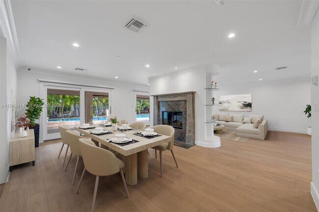 Building Photo - 5120 Carillo St