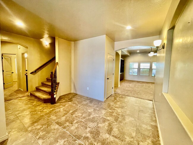 Building Photo - Pet-Friendly Five Bedroom Home w/Office, R...