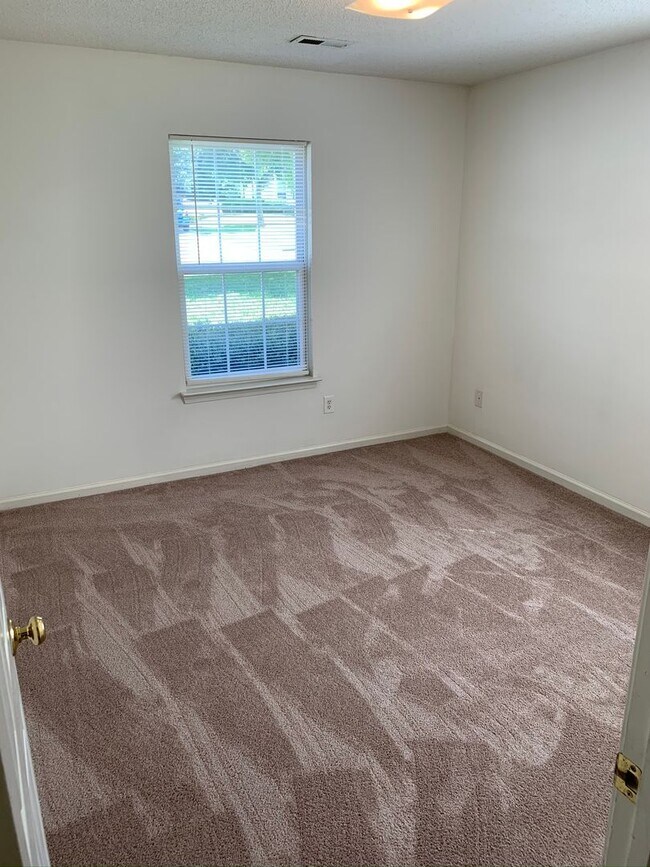 Building Photo - 134 Springwood Ln