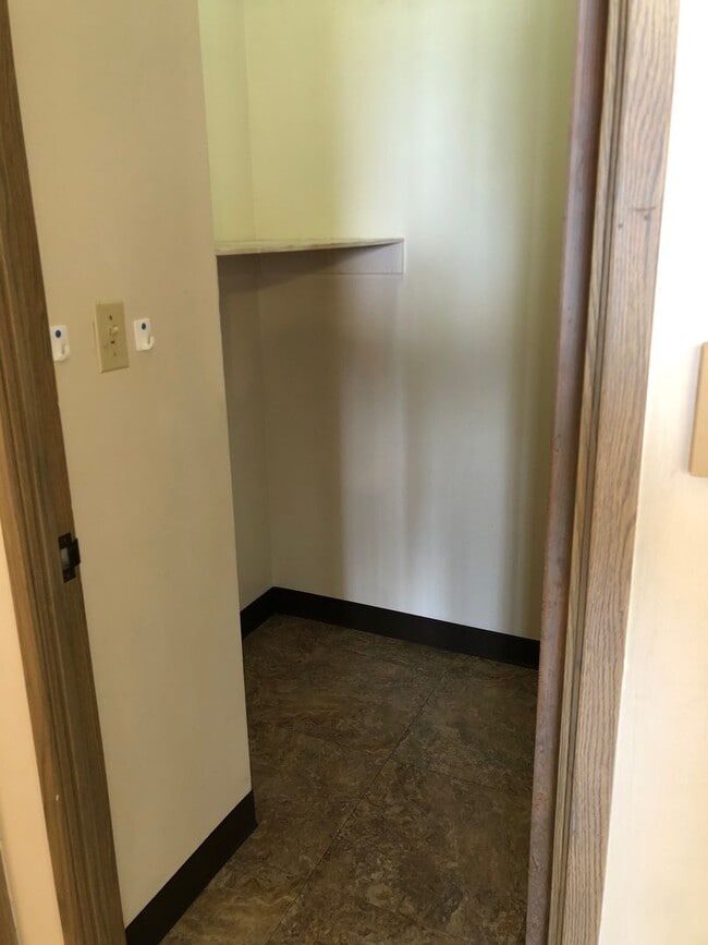 Building Photo - Century West 2 bedroom 2 bathroom 1 covere...