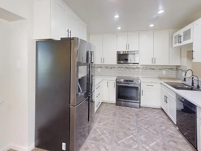Building Photo - 6314 N Barcus Ave