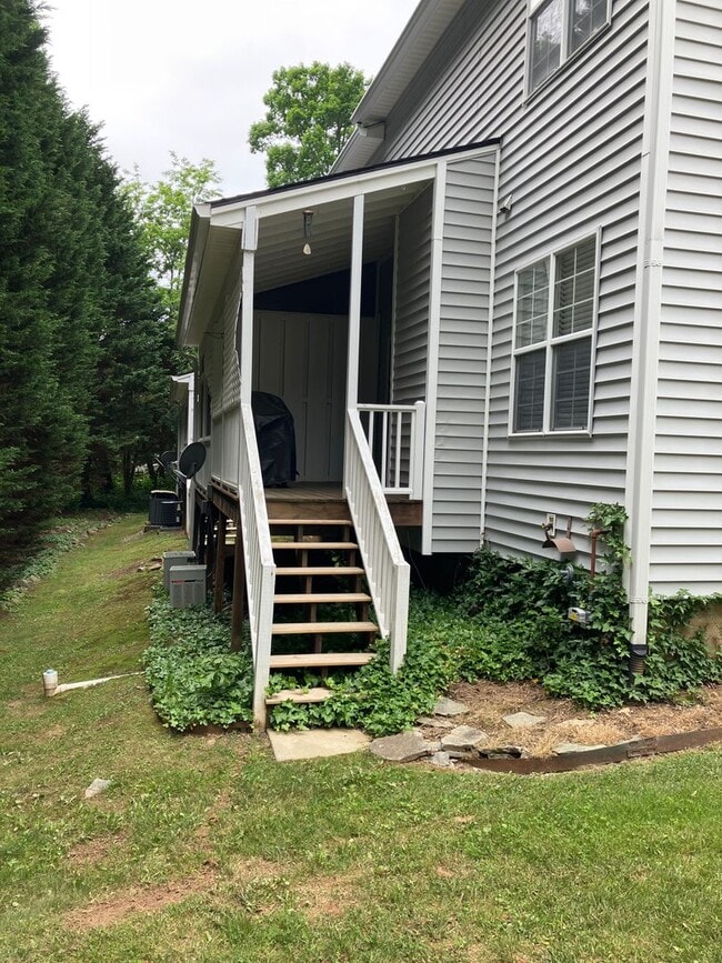 Building Photo - Newly Renovated Townhome in Arden
