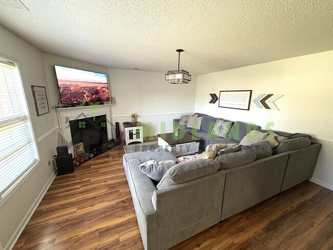 Building Photo - 233 Seabiscuit Ln