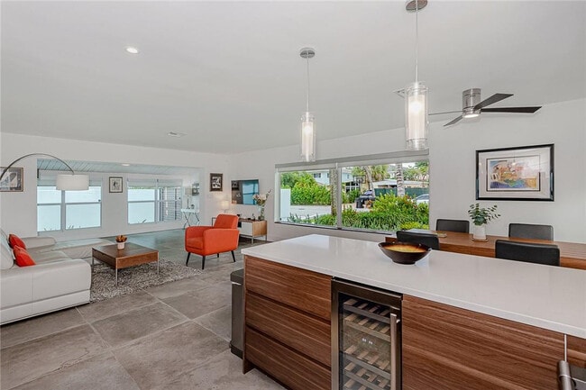 Building Photo - 3321 NE 18th St