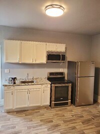 Building Photo - 64 Arch St