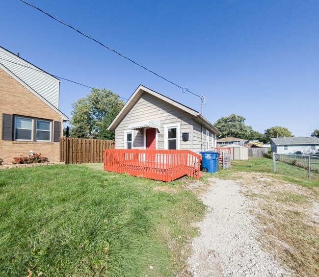 Building Photo - 1001 Maish Ave