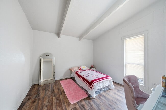 Building Photo - 4102 Sherwood Ln