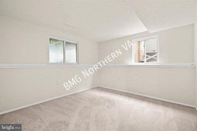 Building Photo - 8461 Yellow Leaf Ct