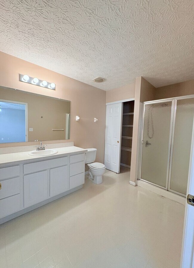 Building Photo - Beautiful 3BR 3BA w/ Attached Garage • White-Appliance Kitchen • HOA Lawn Care in Dublin