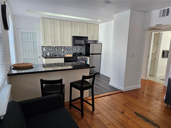 Building Photo - 622 15th St