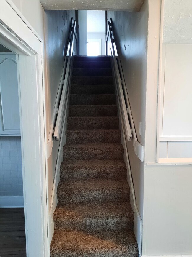 Building Photo - $1195 - 1 bedroom/ 2 bathroom plus 2 bonus...