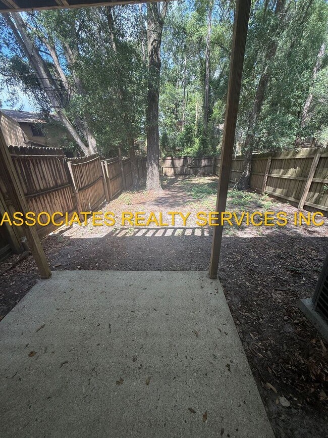 Building Photo - MUST SEE!!! 2BED/2BATH FULLY REMODELED UNIT IN GREENLEAF!!! FENCED BACK YARD!!!