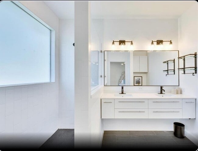 Building Photo - 405 Alva Dr