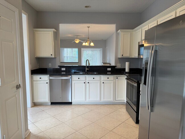 Building Photo - Beautiful Sun City Home