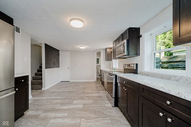 Building Photo - 324 N Tennessee St