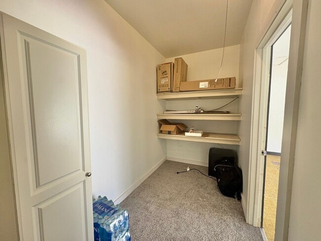 Building Photo - Spacious 3-Bed, 2-Bath Home with Large Sho...