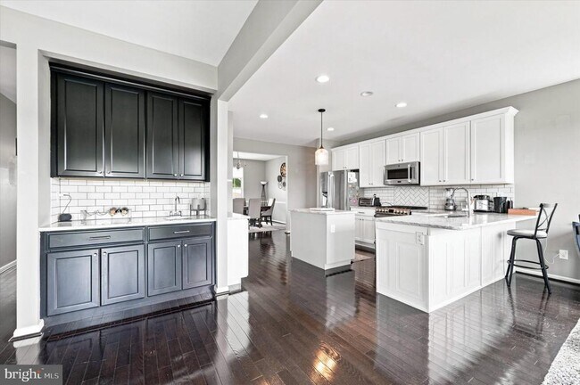 Building Photo - 209 Riding Path Dr
