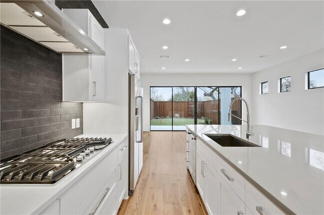 Building Photo - 2407 Douglas Ave