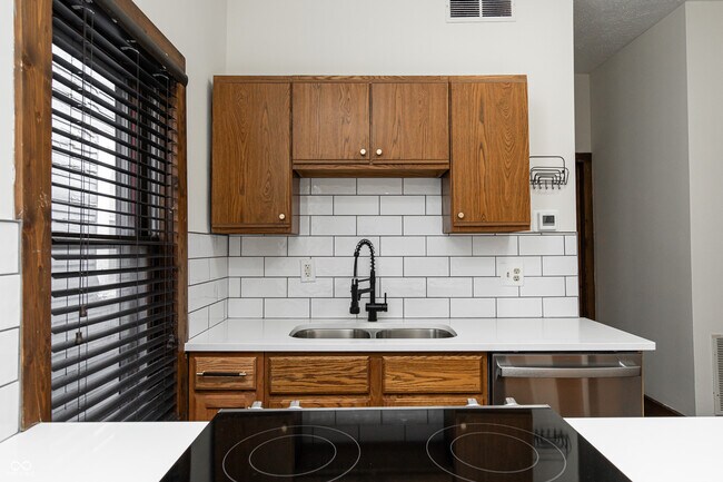 Building Photo - 2107 N Pennsylvania St