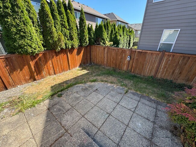 Building Photo - Gorgeous 3 bedroom 3 bathroom home in Mill Creek AVAILABLE NOW