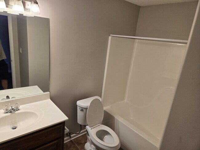 Building Photo - 110 Livingston Cove