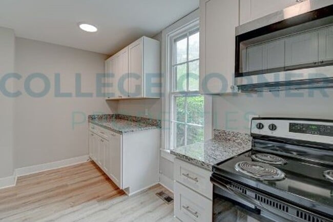 Building Photo - 639 S Poplar St