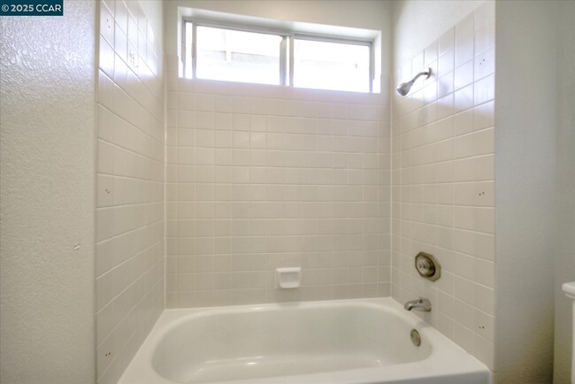 Building Photo - 5070 E Lakeshore Dr
