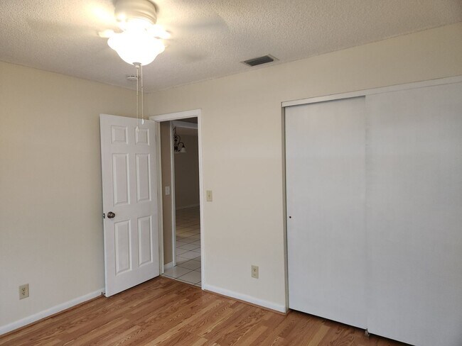 Building Photo - Cute 2 bedroom Apartment for rent