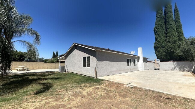 Building Photo - 1177 Springbrook St