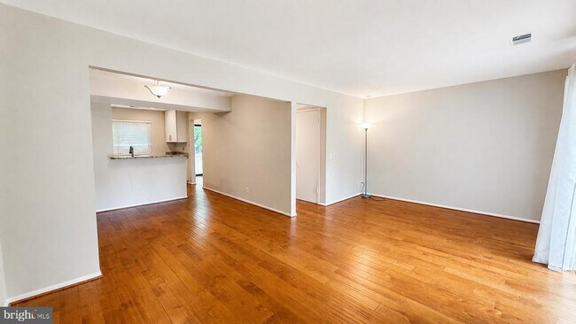 Building Photo - 2473 Glengyle Dr