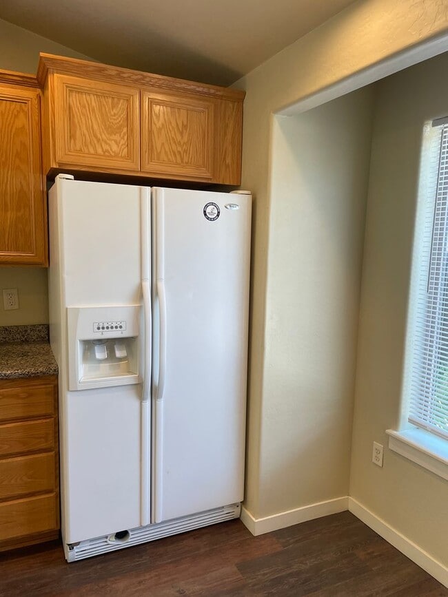 Building Photo - Nice 1 Bedroom 1 Bath Located in the Frien...