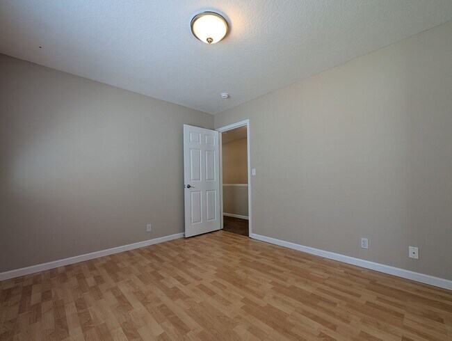 Building Photo - Beautiful 3-Bedroom, 2.5-Bath Home In River Road Area of Eugene!