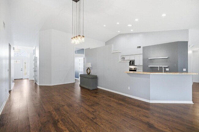 Building Photo - "Charming 3-Bedroom Home with 2 Full Baths and 2032 Sq Ft of Comfort in Palm Coast!"