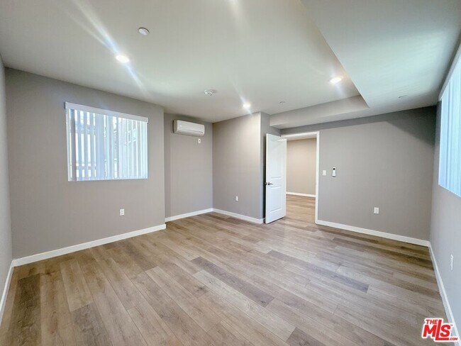 Building Photo - 1107 S Hobart Blvd