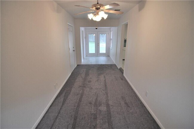 Building Photo - 2606 Cavileer Ave