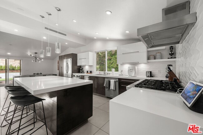 Building Photo - 20159 Hatteras St