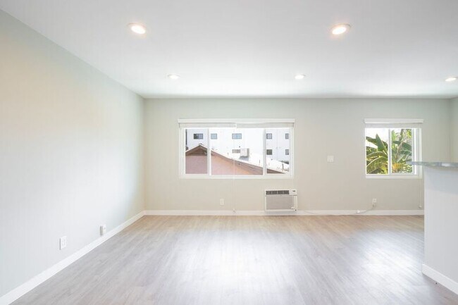 Building Photo - 5622 La Mirada Ave