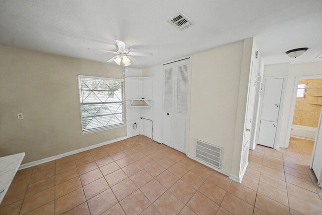 Building Photo - Charming 3-Bedroom Home in Universal City - Realtor Commission: $350