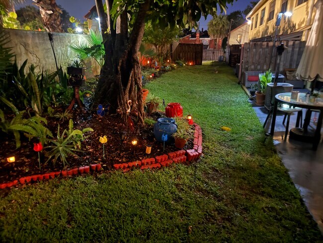 Building Photo - 216 Glenview Blvd