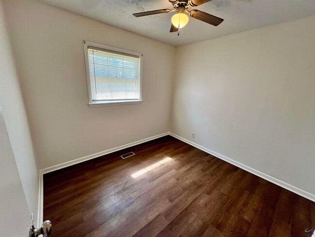 Building Photo - 2209 Macy Ave