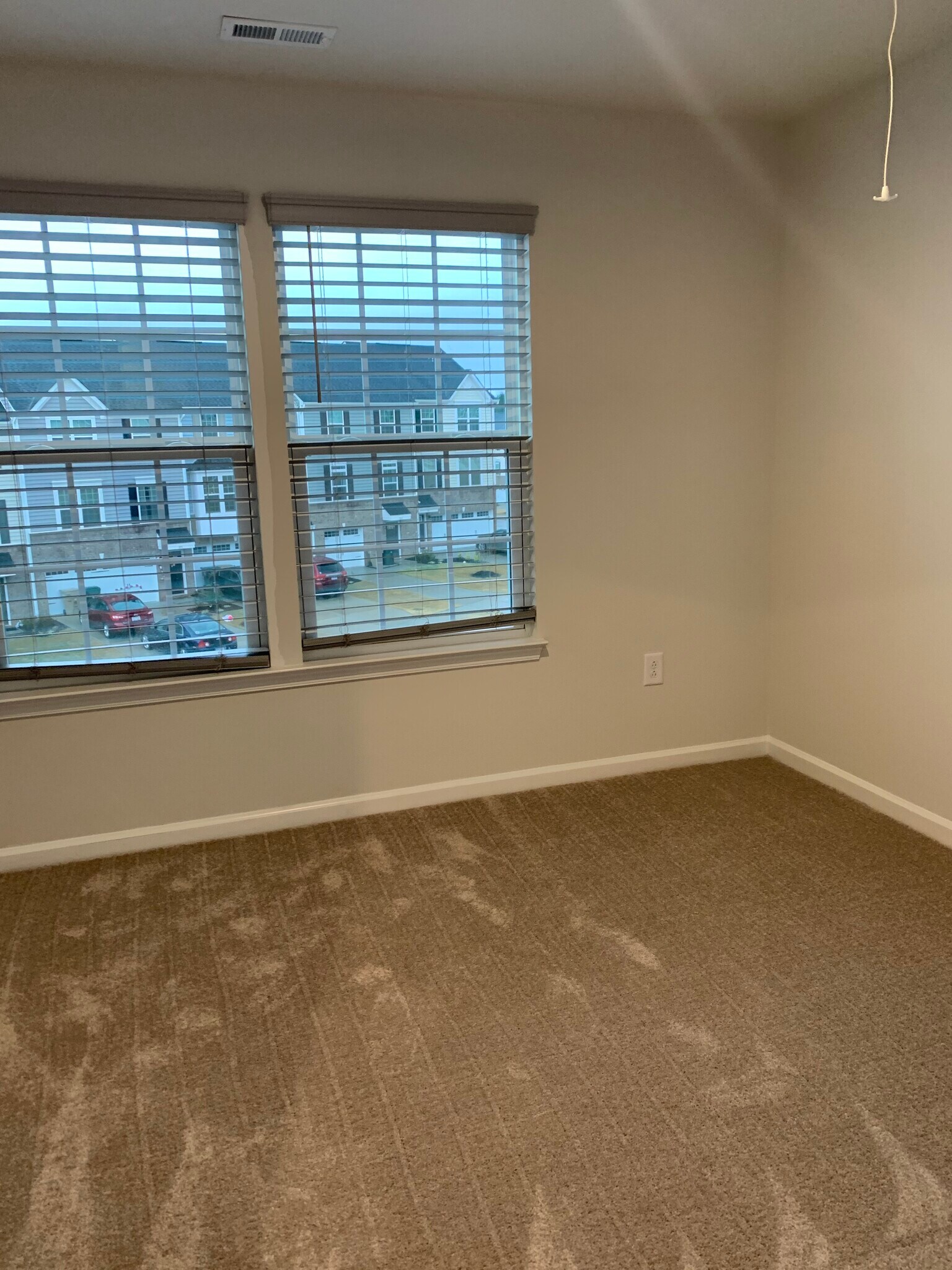 Building Photo - 392 Amber Acorn Ave