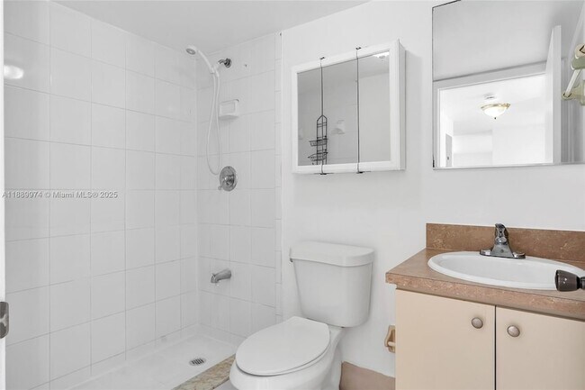 Building Photo - 3945 SW 89th Ave