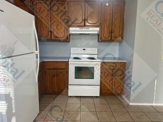 Building Photo - Cozy 2 Bedroom