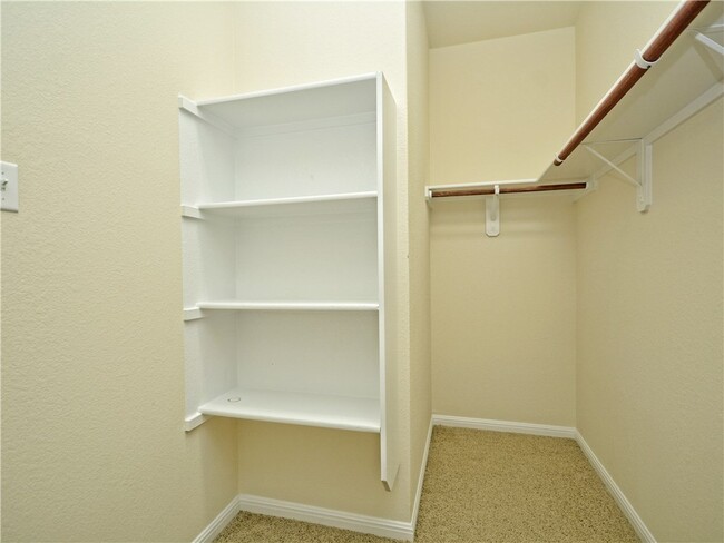 Building Photo - Excellent one story home available in Falc...