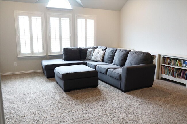 Building Photo - Room to S P R E A D out!