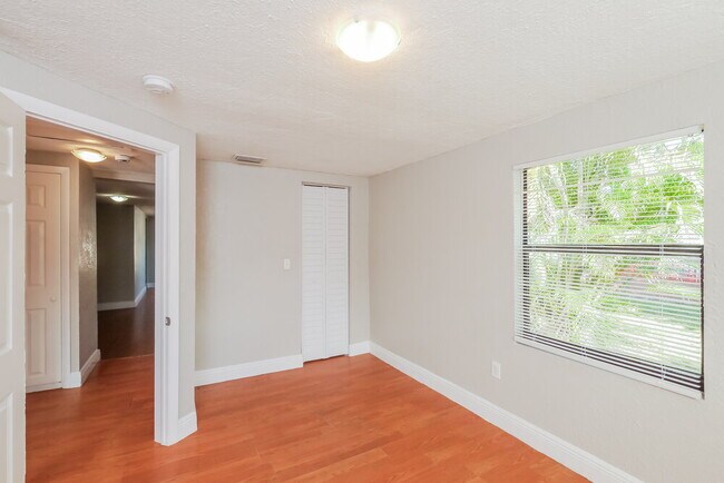 Building Photo - 1826 NW 85th St