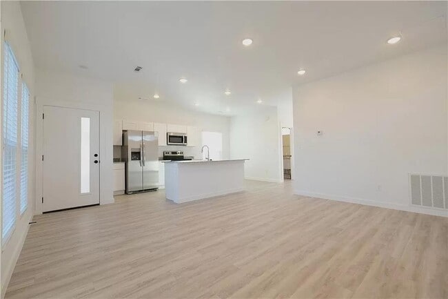 Building Photo - 970 Boardwalk Ave