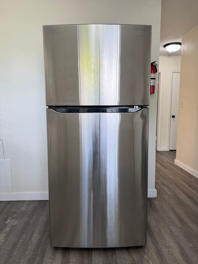 Building Photo - 1100 S Willow St