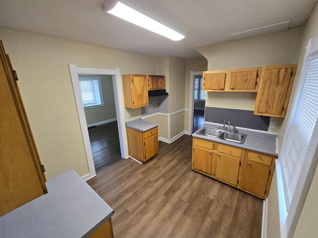 Building Photo - 3 Bedroom House